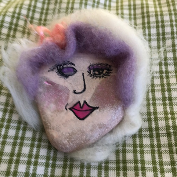 Painted Rock Face gift, wool hats and hair - Picture 4 of 6